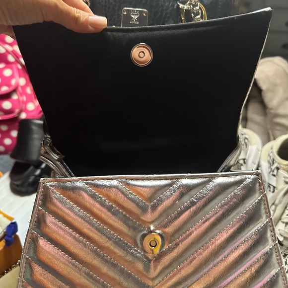 NWOT $25 SILVER HANDBAG & crossbody - Picture 3 of 4